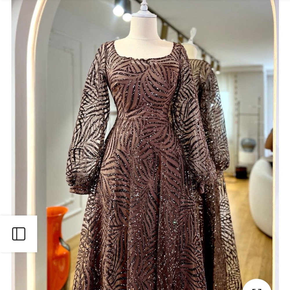 BEAUTIFUL FORMAL/EVENING DRESS